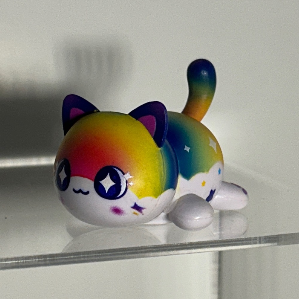 Aphmau MeeMeows Mystery Figure Rainbow Cat from the Celestial Series 4 Litter